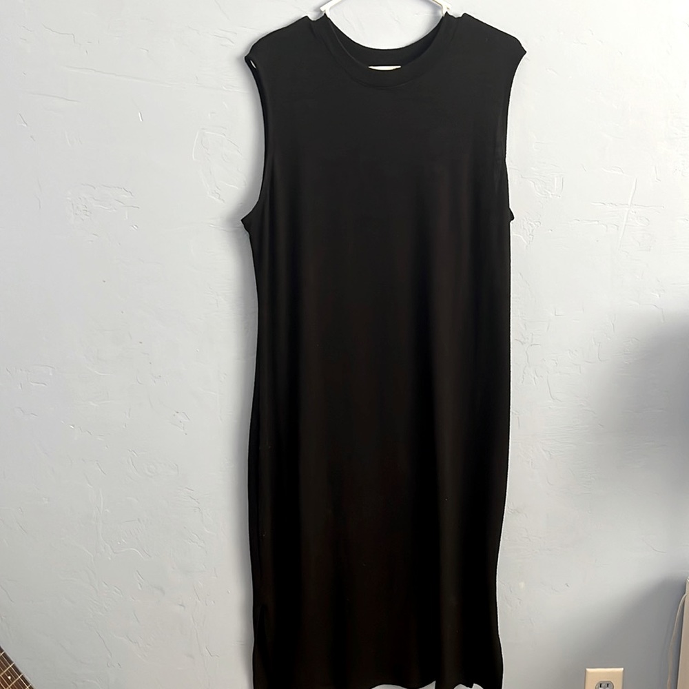 Black sleeveless midi dress